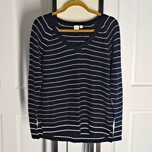 Gap ladies pullover top NWOT